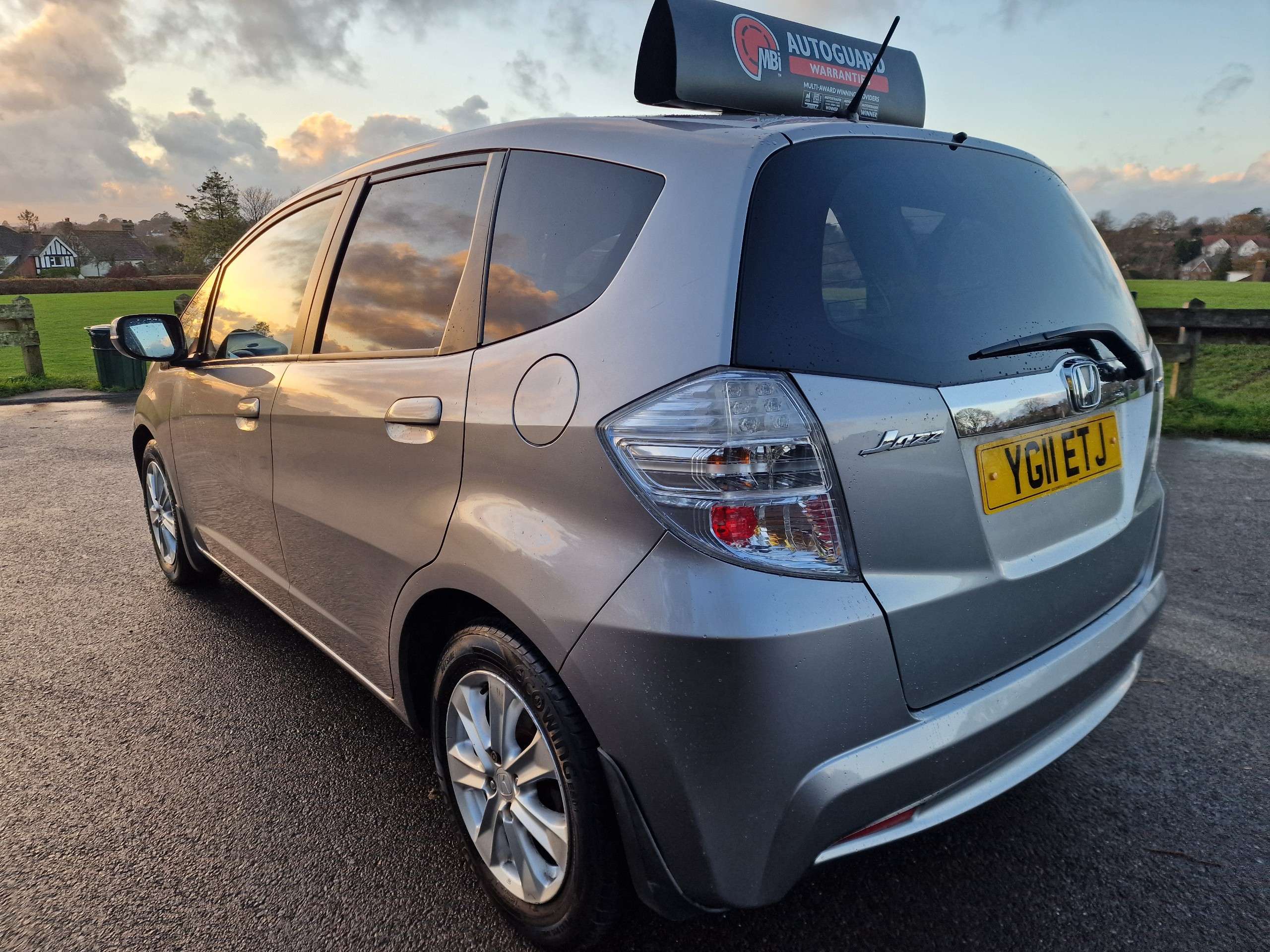 A 2011 HONDA JAZZ 1.3h IMA HS Hatchback 5dr Petrol Hybrid Euro 5 (102 ps)+AUTOMATIC+ A 2011 HONDA JAZZ 1.3h IMA HS Hatchback 5dr Petrol Hybrid Euro 5 (102 ps)+AUTOMATIC+
