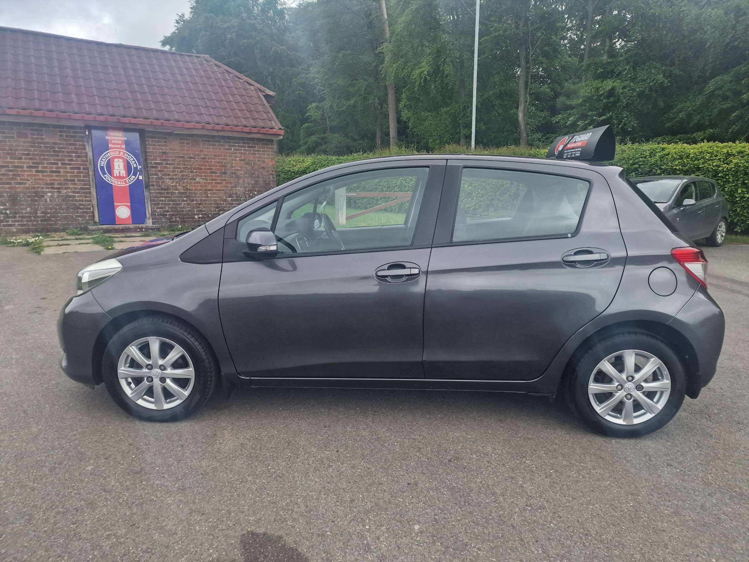 A 2013 TOYOTA YARIS 1.33 Dual VVT-i TR Hatchback 5dr Petrol Manual Euro 5 (101 ps)+LOW MILEAGE UNDER 40,000 MILES, FULL SERVICE HISTORY+ A 2013 TOYOTA YARIS 1.33 Dual VVT-i TR Hatchback 5dr Petrol Manual Euro 5 (101 ps)+LOW MILEAGE UNDER 40,000 MILES, FULL SERVICE HISTORY+