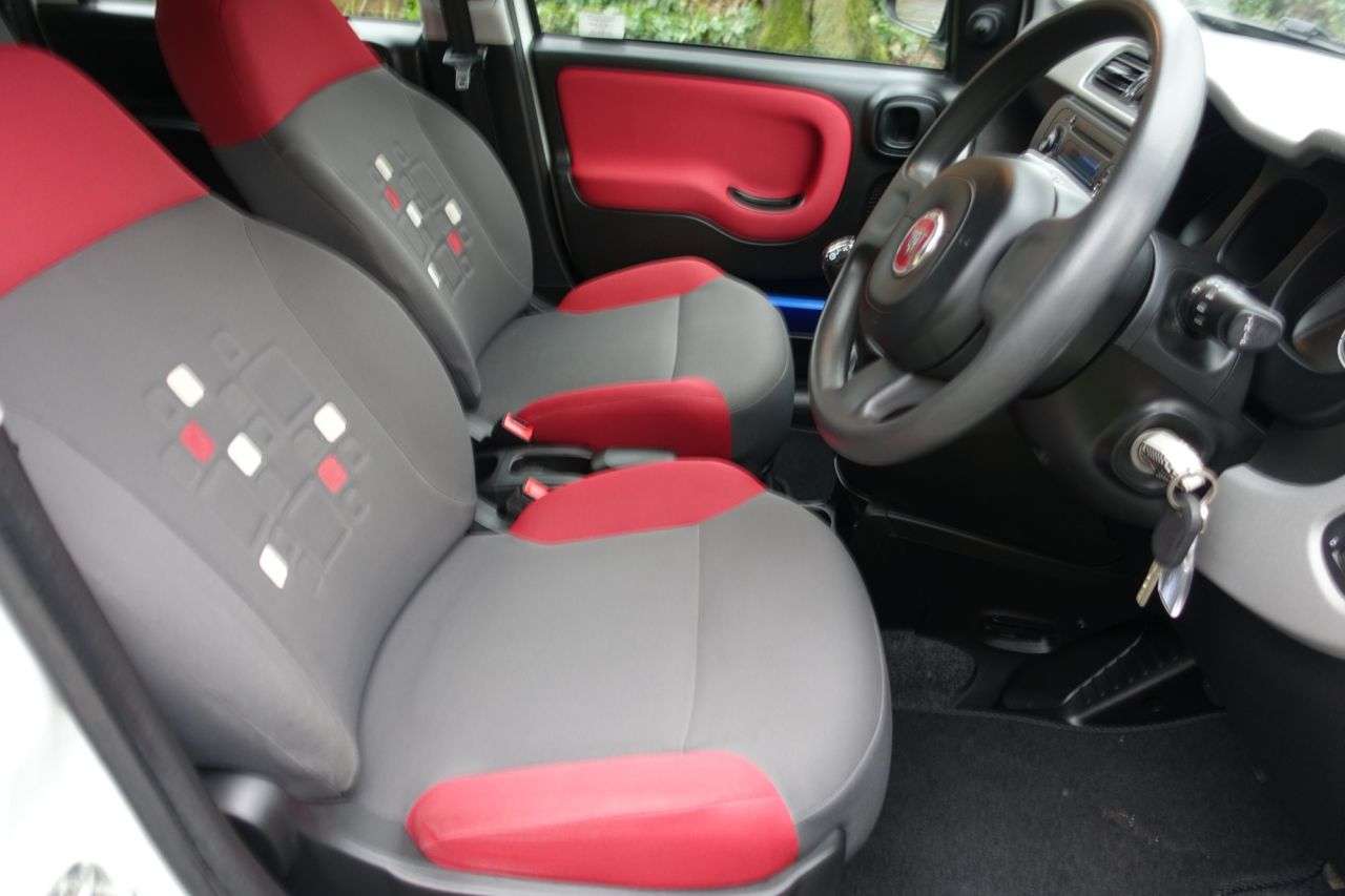 A 2013 FIAT PANDA 1.2 EASY 5d 69 BHP A 2013 FIAT PANDA 1.2 EASY 5d 69 BHP