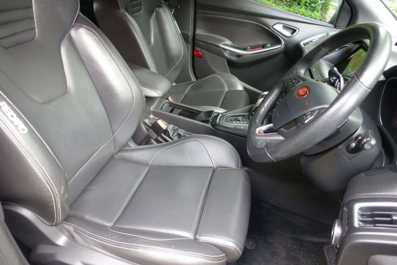 A null FORD FOCUS 2.0 TDCi ST-3 Hatchback 5dr Diesel Powershift Euro 6 (s/s) (185 ps) Cambelt A null FORD FOCUS 2.0 TDCi ST-3 Hatchback 5dr Diesel Powershift Euro 6 (s/s) (185 ps) Cambelt