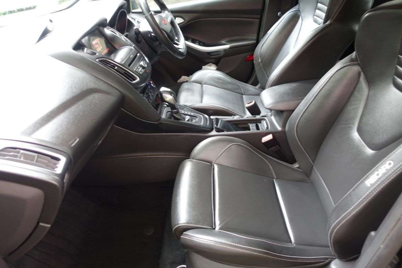 A null FORD FOCUS 2.0 TDCi ST-3 Hatchback 5dr Diesel Powershift Euro 6 (s/s) (185 ps) Cambelt A null FORD FOCUS 2.0 TDCi ST-3 Hatchback 5dr Diesel Powershift Euro 6 (s/s) (185 ps) Cambelt