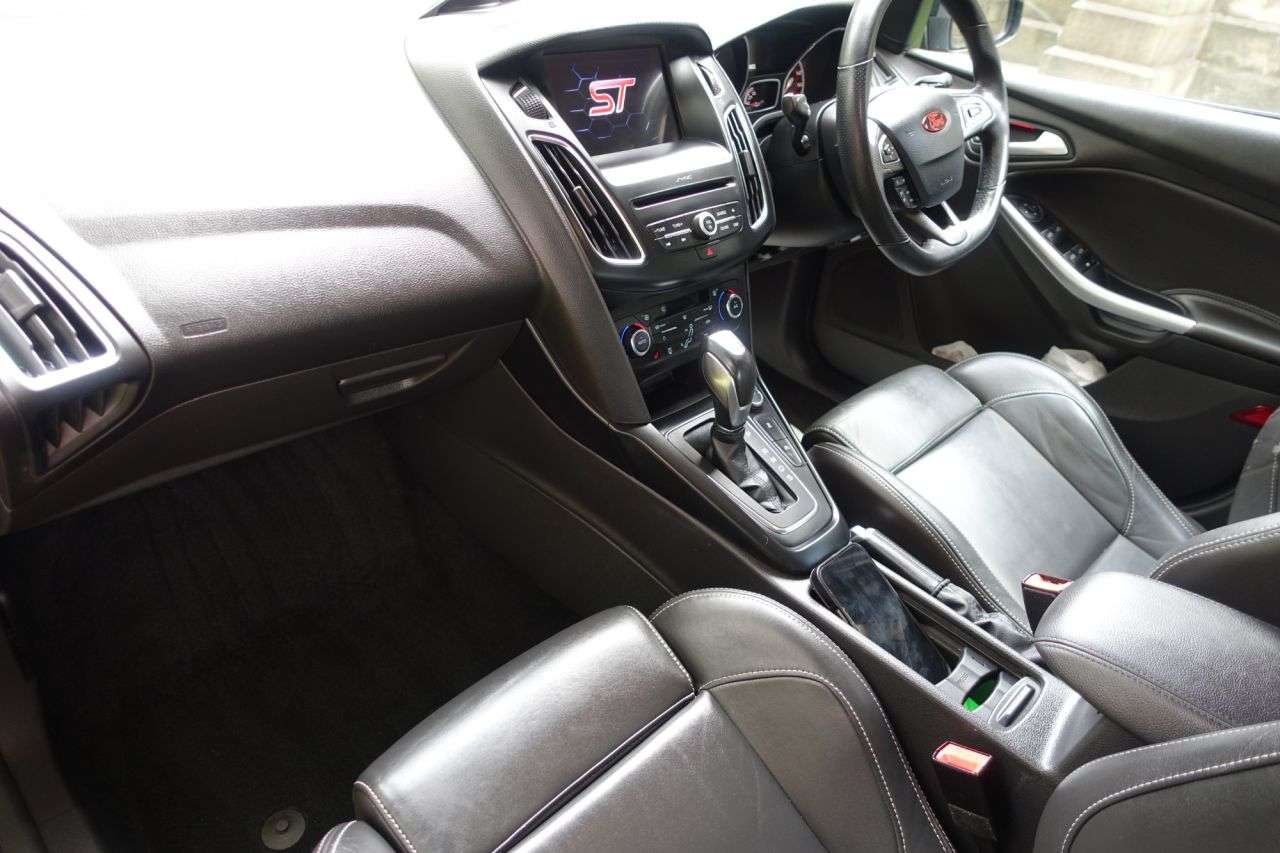 A null FORD FOCUS 2.0 TDCi ST-3 Hatchback 5dr Diesel Powershift Euro 6 (s/s) (185 ps) Cambelt A null FORD FOCUS 2.0 TDCi ST-3 Hatchback 5dr Diesel Powershift Euro 6 (s/s) (185 ps) Cambelt