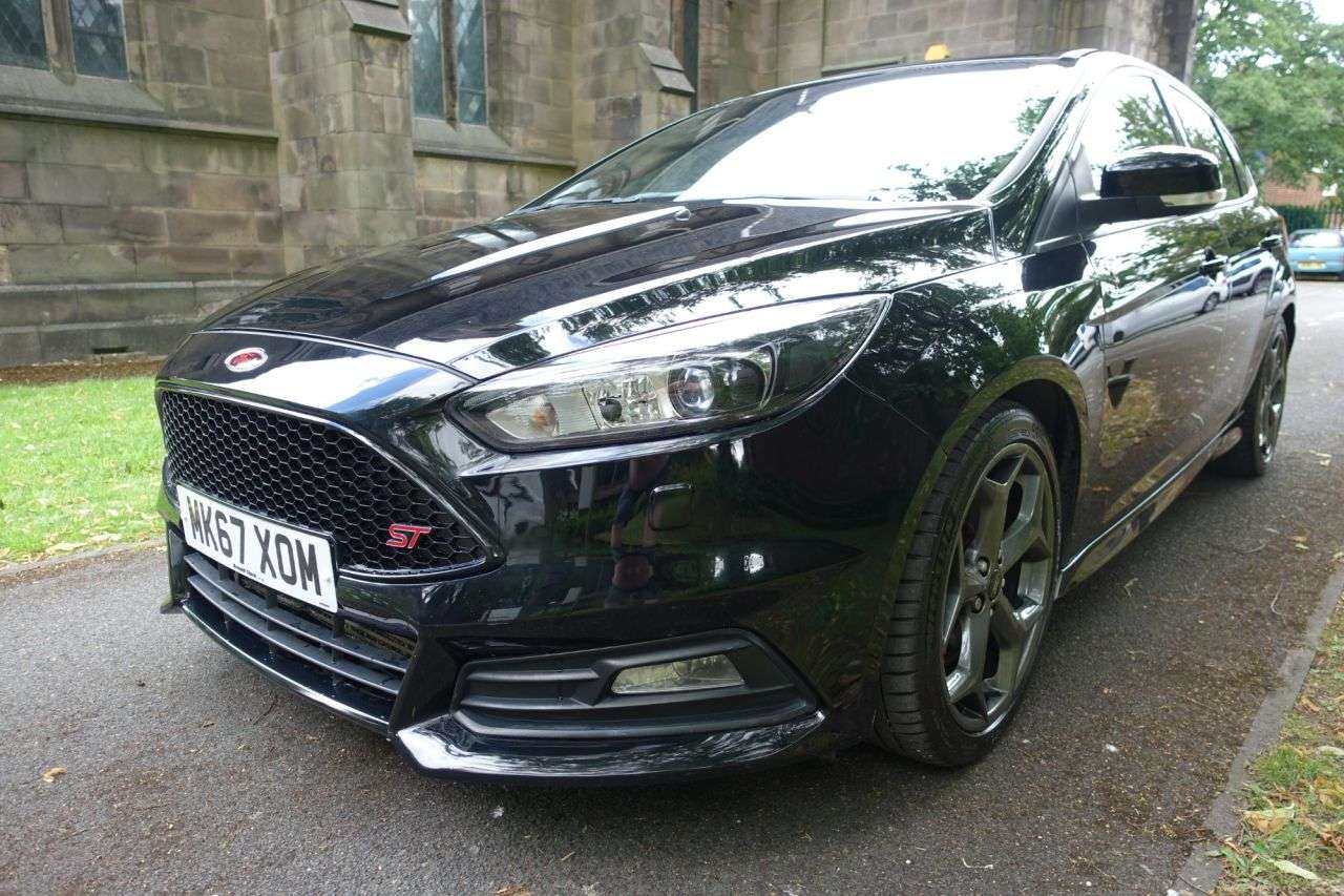 A null FORD FOCUS 2.0 TDCi ST-3 Hatchback 5dr Diesel Powershift Euro 6 (s/s) (185 ps) Cambelt A null FORD FOCUS 2.0 TDCi ST-3 Hatchback 5dr Diesel Powershift Euro 6 (s/s) (185 ps) Cambelt