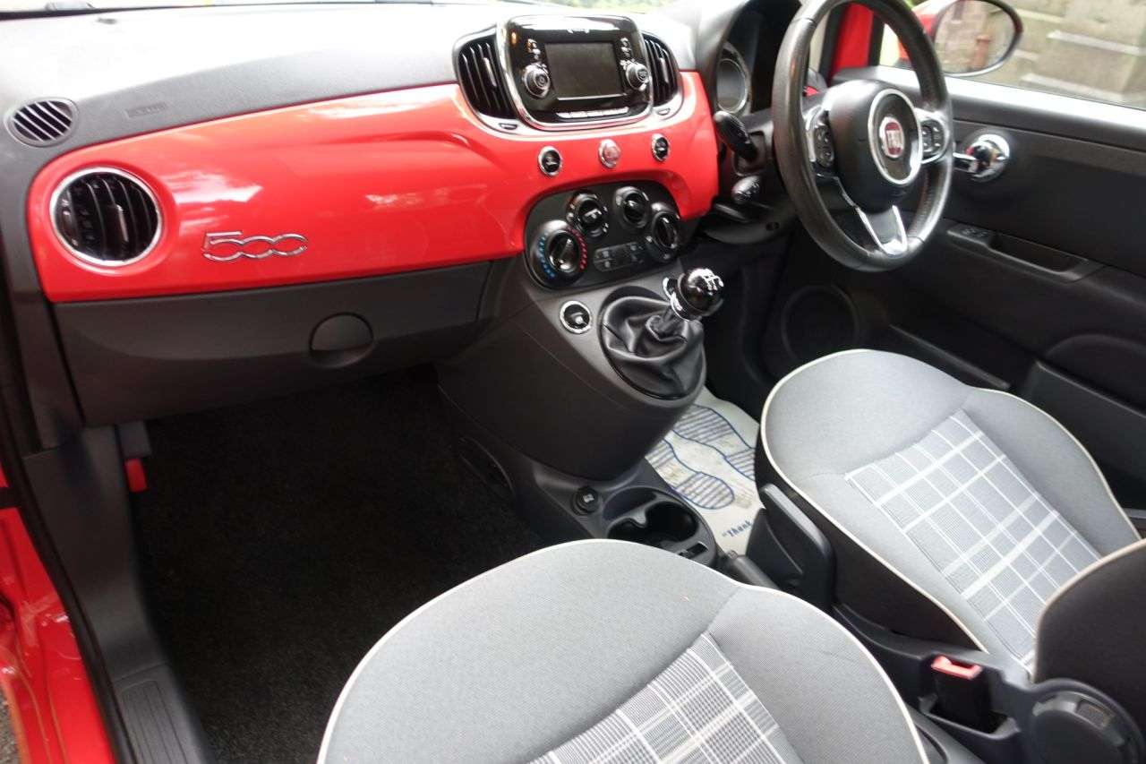 A 2017 FIAT 500 1.2 Lounge Hatchback 3dr Petrol Manual Euro 6 (s/s) (69 bhp) Full Service H A 2017 FIAT 500 1.2 Lounge Hatchback 3dr Petrol Manual Euro 6 (s/s) (69 bhp) Full Service H