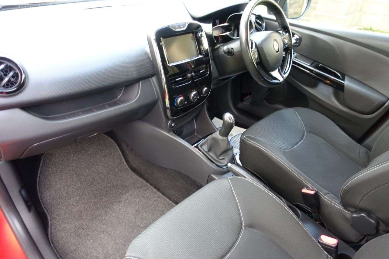 A 2013 RENAULT CLIO 1.5 dCi Dynamique MediaNav Hatchback 5dr Diesel Manual Euro 5 (s/s) (90 ps) A 2013 RENAULT CLIO 1.5 dCi Dynamique MediaNav Hatchback 5dr Diesel Manual Euro 5 (s/s) (90 ps)