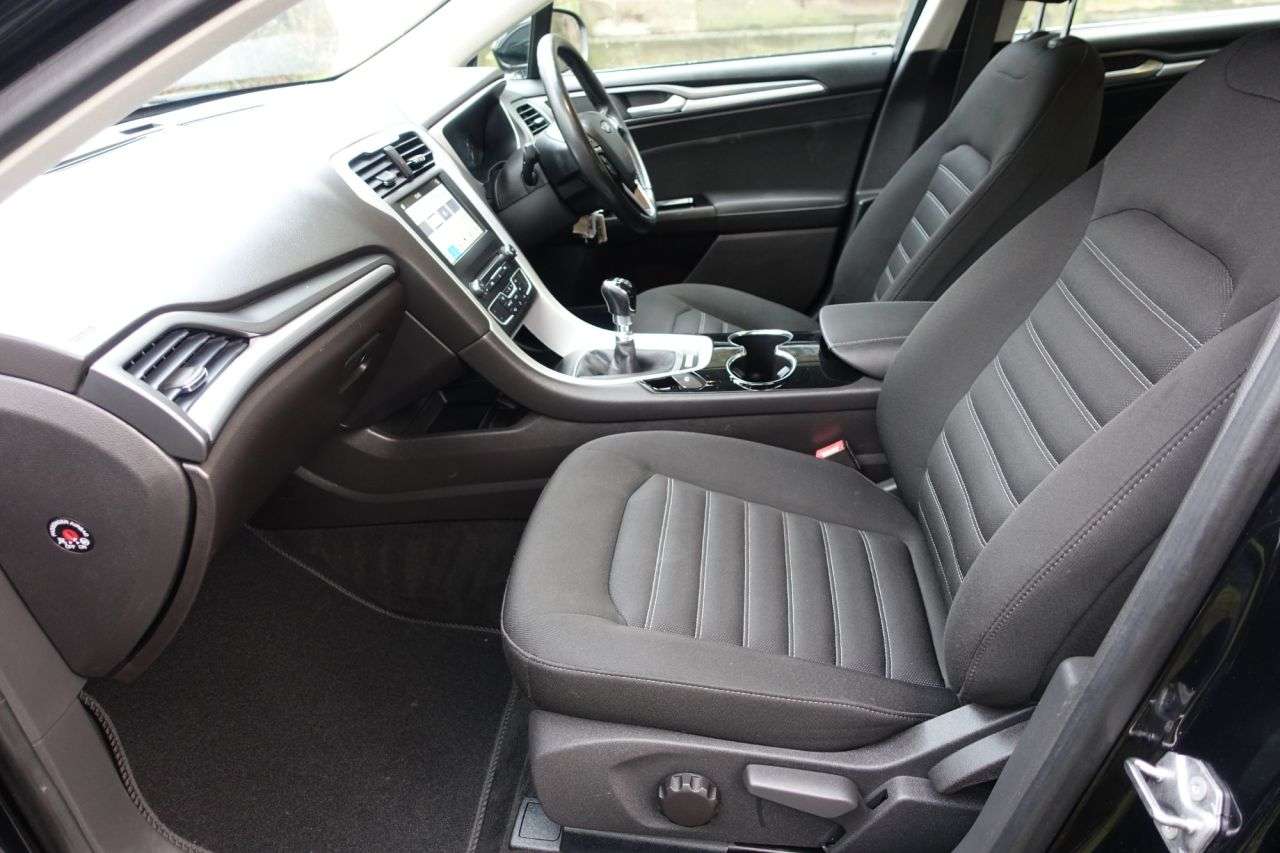 A 2016 FORD MONDEO 1.5 TDCi ECOnetic Zetec Hatchback 5dr Diesel Manual Euro 6 (s/s) (120 ps) O A 2016 FORD MONDEO 1.5 TDCi ECOnetic Zetec Hatchback 5dr Diesel Manual Euro 6 (s/s) (120 ps) O