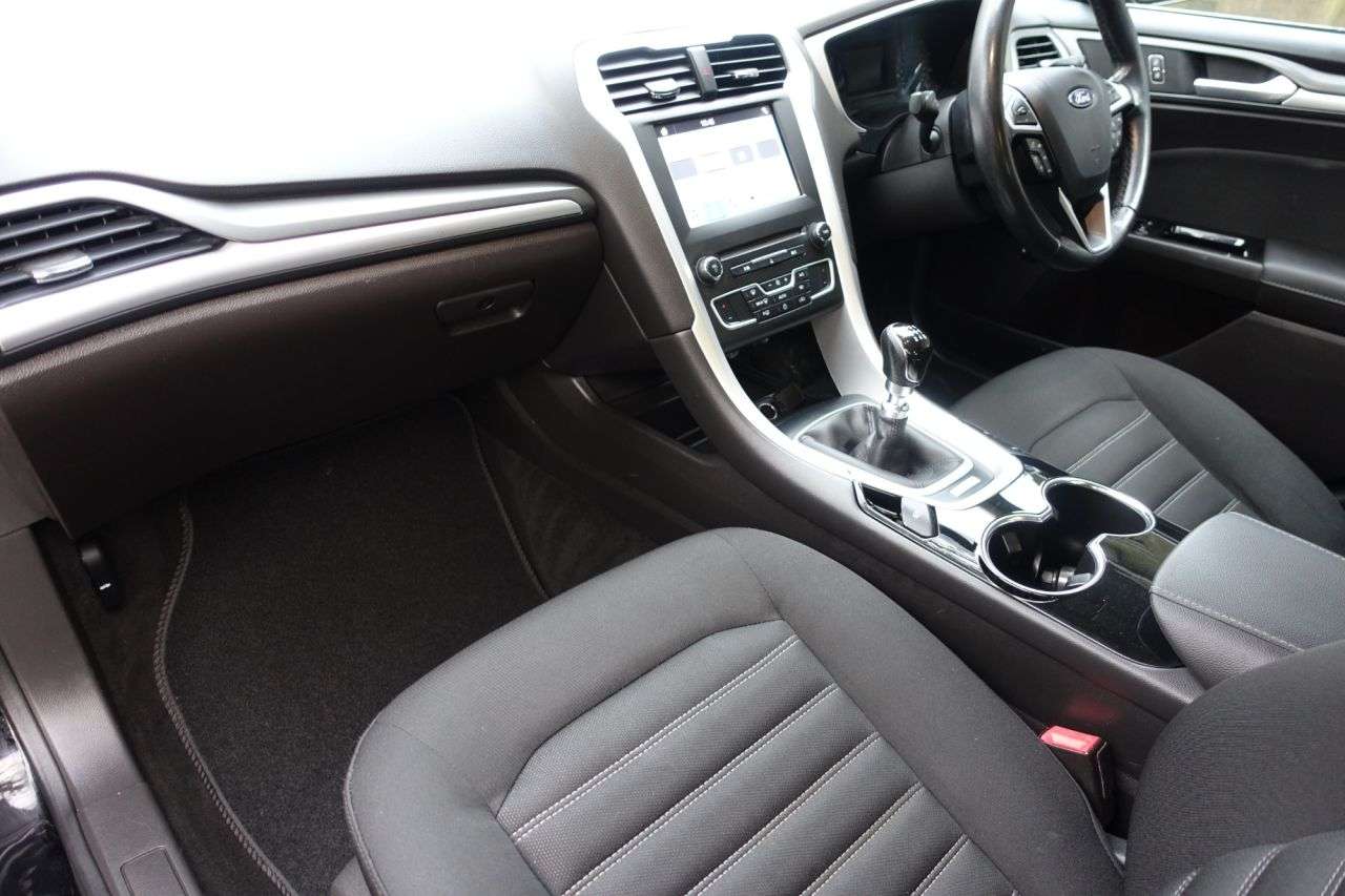 A 2016 FORD MONDEO 1.5 TDCi ECOnetic Zetec Hatchback 5dr Diesel Manual Euro 6 (s/s) (120 ps) O A 2016 FORD MONDEO 1.5 TDCi ECOnetic Zetec Hatchback 5dr Diesel Manual Euro 6 (s/s) (120 ps) O