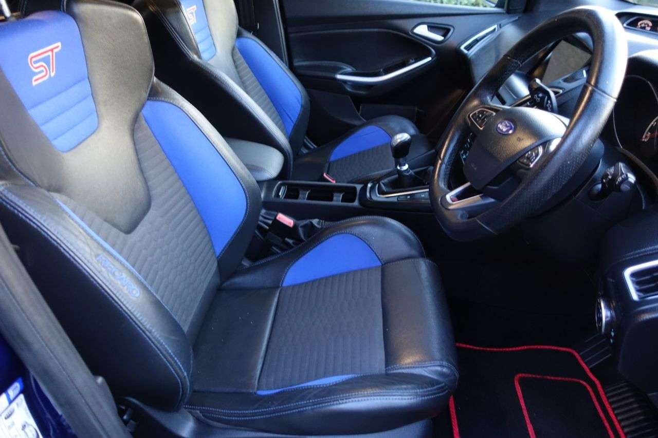 A 2016 FORD FOCUS 2.0 TDCi ST-2 Hatchback 5dr Diesel Manual Euro 6 (s/s) (185 ps) Cambelt , W A 2016 FORD FOCUS 2.0 TDCi ST-2 Hatchback 5dr Diesel Manual Euro 6 (s/s) (185 ps) Cambelt , W