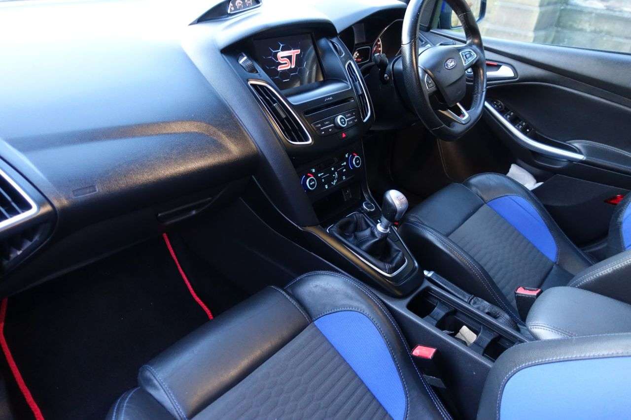 A 2016 FORD FOCUS 2.0 TDCi ST-2 Hatchback 5dr Diesel Manual Euro 6 (s/s) (185 ps) Cambelt , W A 2016 FORD FOCUS 2.0 TDCi ST-2 Hatchback 5dr Diesel Manual Euro 6 (s/s) (185 ps) Cambelt , W