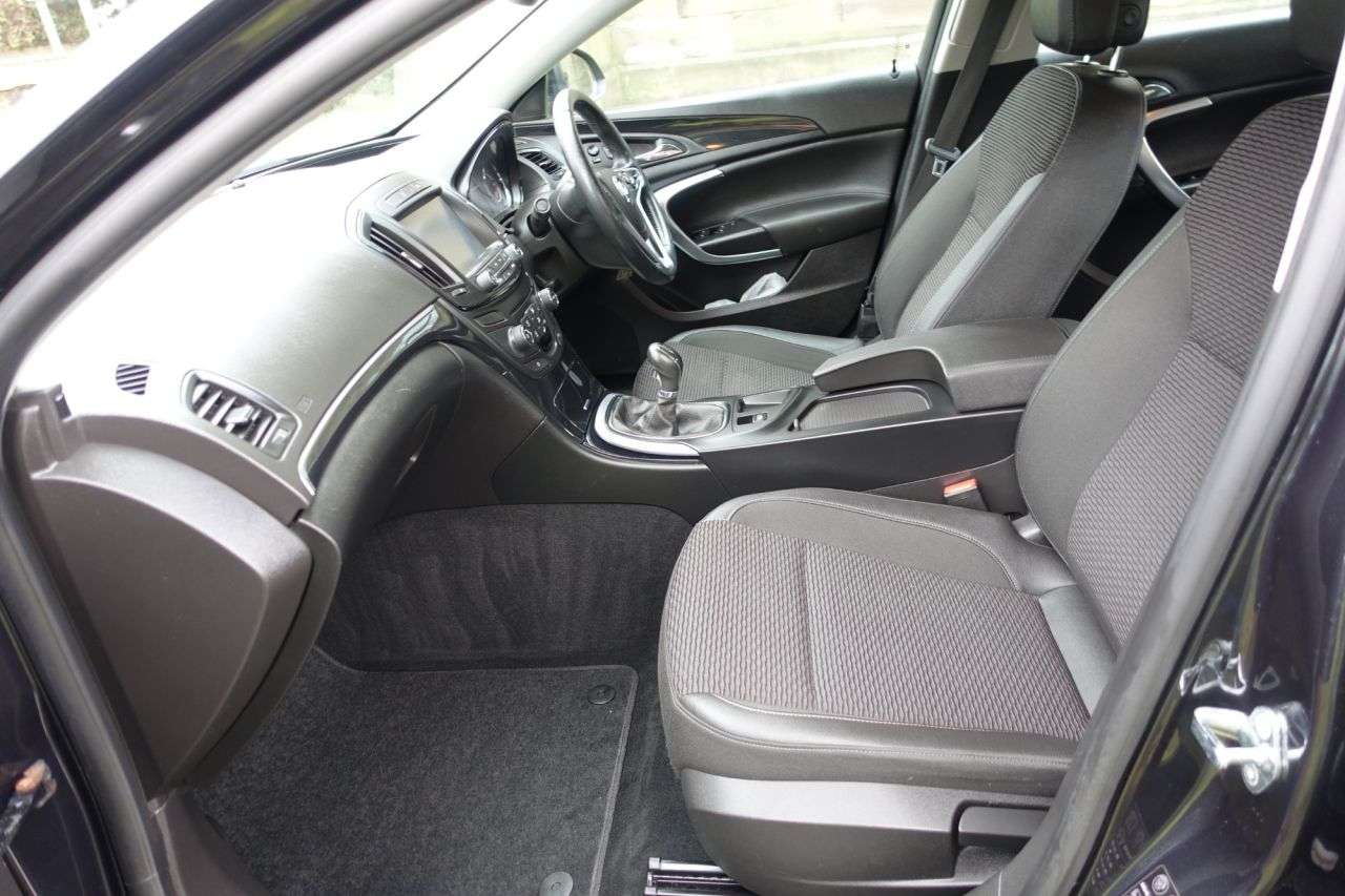 A 2016 VAUXHALL INSIGNIA 2.0 CDTi ecoFLEX Tech Line Hatchback 5dr Diesel Manual Euro 6 (s/s) (170 ps A 2016 VAUXHALL INSIGNIA 2.0 CDTi ecoFLEX Tech Line Hatchback 5dr Diesel Manual Euro 6 (s/s) (170 ps