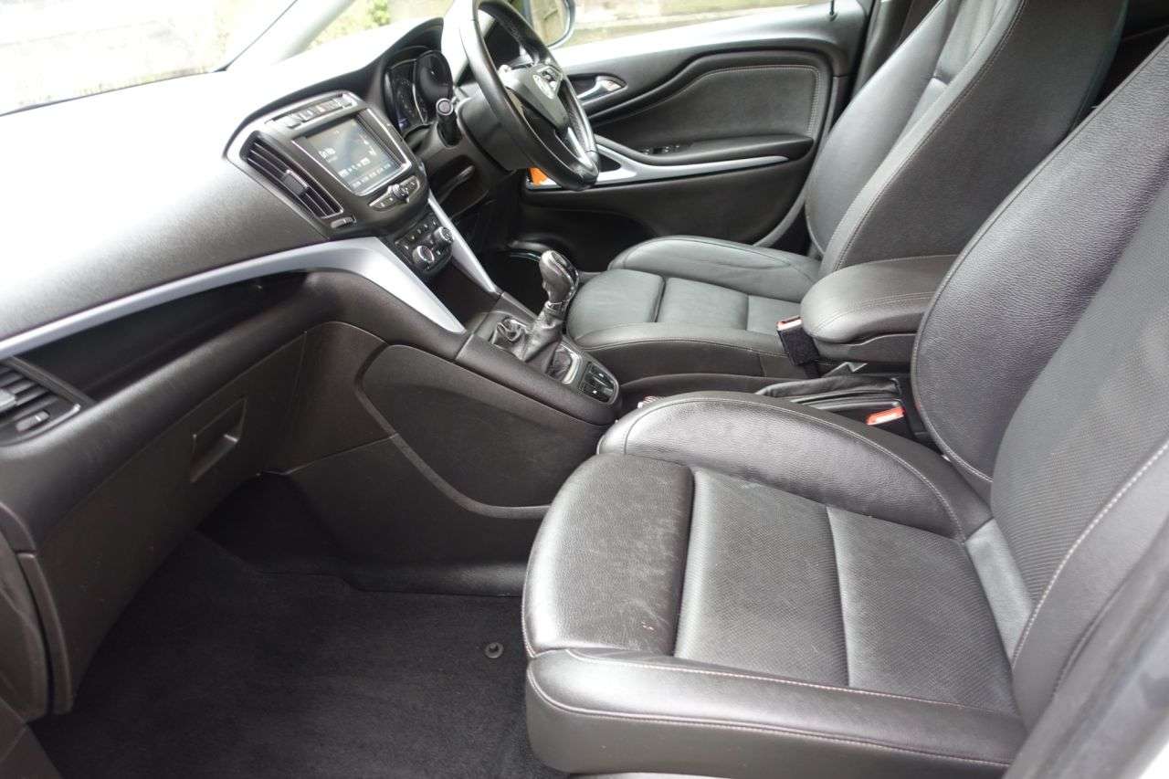 A 2018 VAUXHALL ZAFIRA TOURER 1.4i Turbo SRi Nav MPV 5dr Petrol Manual Euro 6 (140 ps) Only 2 Owners From A 2018 VAUXHALL ZAFIRA TOURER 1.4i Turbo SRi Nav MPV 5dr Petrol Manual Euro 6 (140 ps) Only 2 Owners From