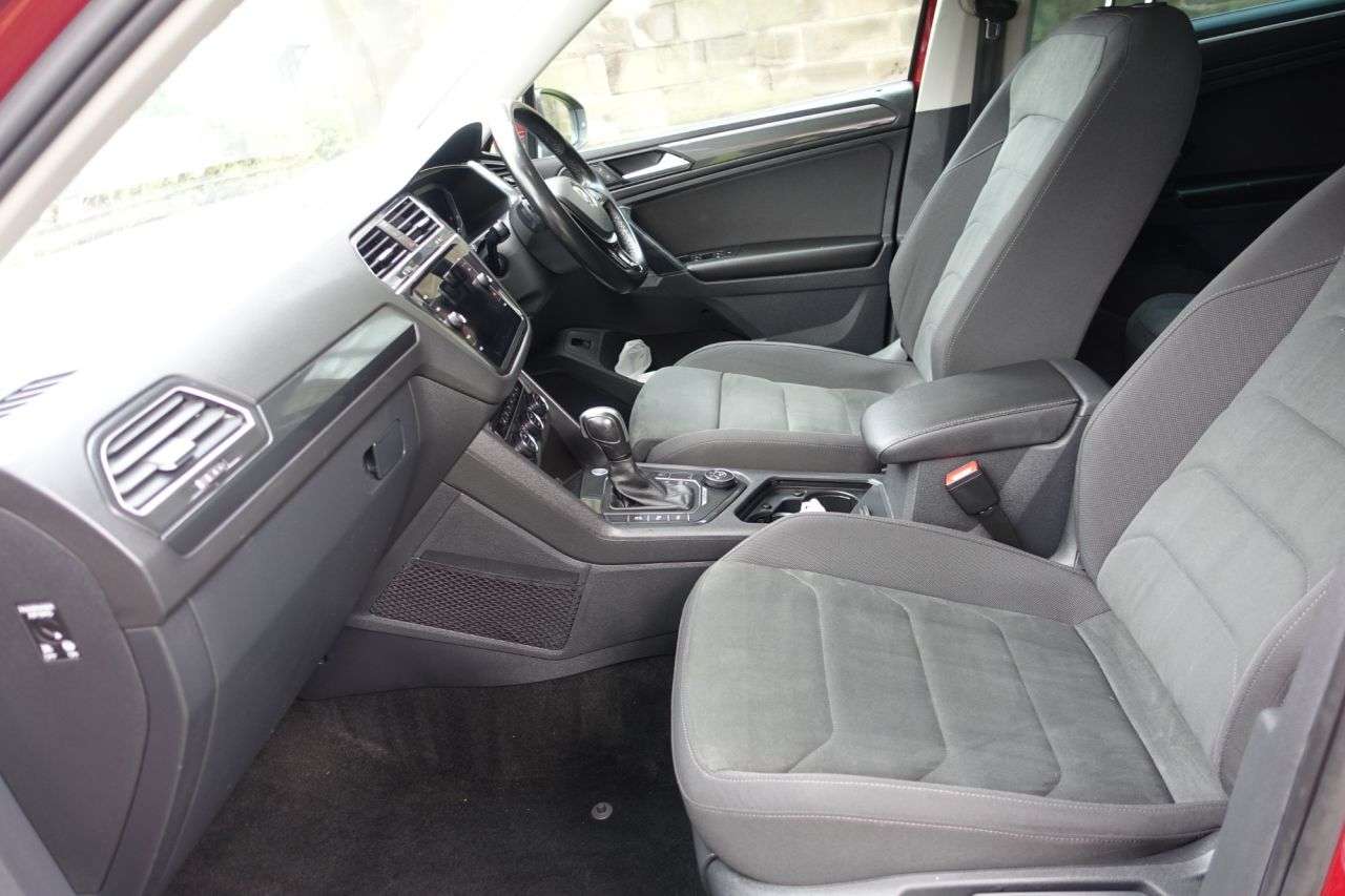 A 2019 VOLKSWAGEN TIGUAN 2.0 TSI SEL SUV 5dr Petrol DSG 4Motion Euro 6 (s/s) (190 ps) Just Had Servi A 2019 VOLKSWAGEN TIGUAN 2.0 TSI SEL SUV 5dr Petrol DSG 4Motion Euro 6 (s/s) (190 ps) Just Had Servi