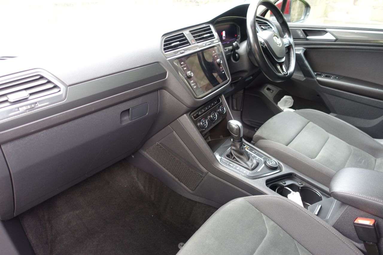 A 2019 VOLKSWAGEN TIGUAN 2.0 TSI SEL SUV 5dr Petrol DSG 4Motion Euro 6 (s/s) (190 ps) Just Had Servi A 2019 VOLKSWAGEN TIGUAN 2.0 TSI SEL SUV 5dr Petrol DSG 4Motion Euro 6 (s/s) (190 ps) Just Had Servi