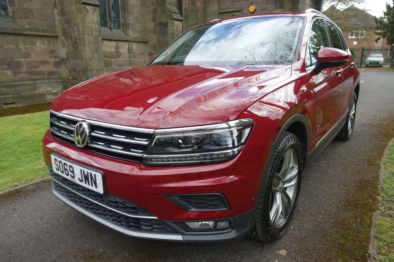 A 2019 VOLKSWAGEN TIGUAN 2.0 TSI SEL SUV 5dr Petrol DSG 4Motion Euro 6 (s/s) (190 ps) Just Had Servi A 2019 VOLKSWAGEN TIGUAN 2.0 TSI SEL SUV 5dr Petrol DSG 4Motion Euro 6 (s/s) (190 ps) Just Had Servi