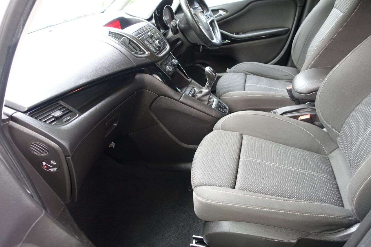 A 2016 VAUXHALL ZAFIRA TOURER 2.0 CDTi SRi MPV 5dr Diesel Manual Euro 6 (s/s) (170 ps) Cambelt , Water Pu A 2016 VAUXHALL ZAFIRA TOURER 2.0 CDTi SRi MPV 5dr Diesel Manual Euro 6 (s/s) (170 ps) Cambelt , Water Pu