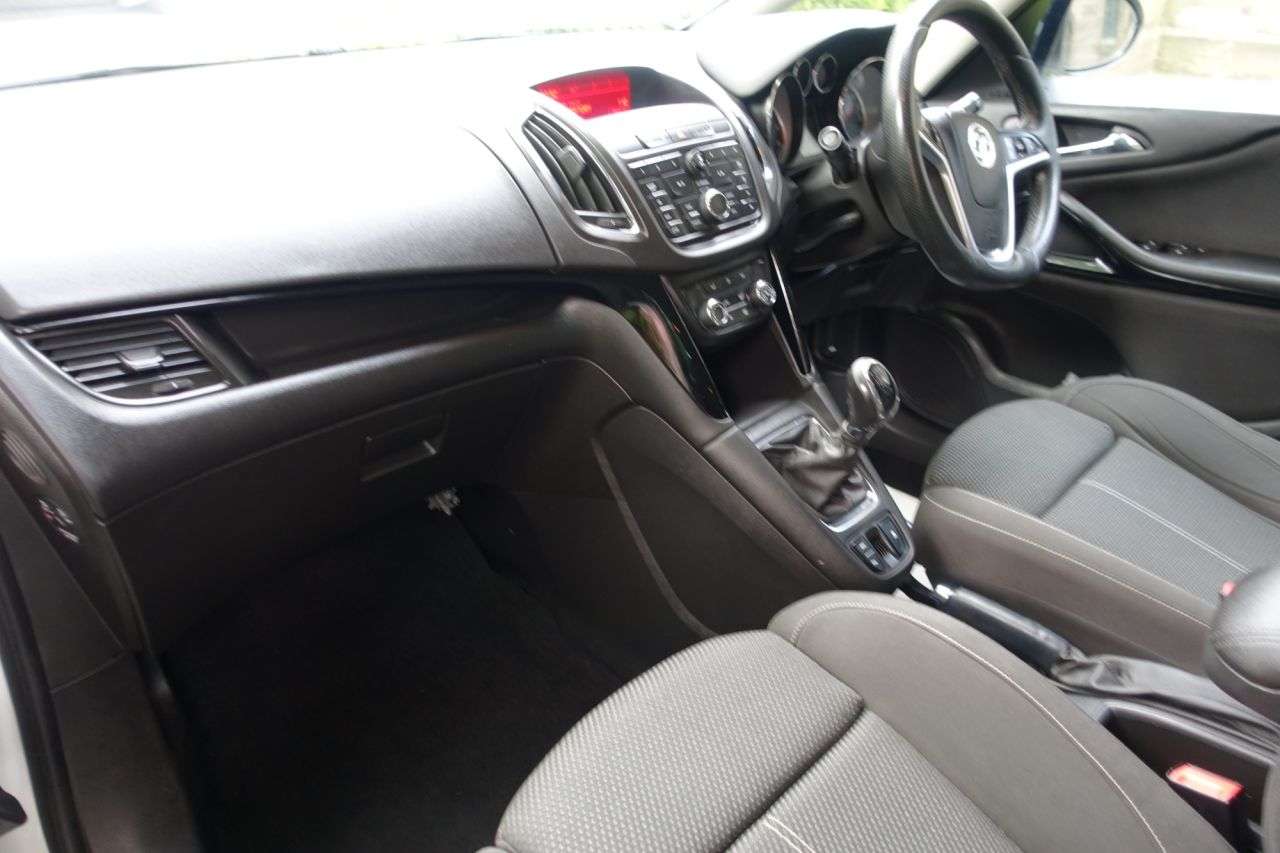 A 2016 VAUXHALL ZAFIRA TOURER 2.0 CDTi SRi MPV 5dr Diesel Manual Euro 6 (s/s) (170 ps) Cambelt , Water Pu A 2016 VAUXHALL ZAFIRA TOURER 2.0 CDTi SRi MPV 5dr Diesel Manual Euro 6 (s/s) (170 ps) Cambelt , Water Pu