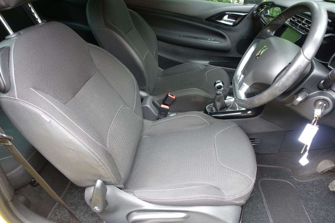 A 2015 DS AUTOMOBILES DS 3 1.6 BlueHDi DStyle Nav Hatchback 3dr Diesel Manual Euro 6 (s/s) (100 ps) Ca A 2015 DS AUTOMOBILES DS 3 1.6 BlueHDi DStyle Nav Hatchback 3dr Diesel Manual Euro 6 (s/s) (100 ps) Ca