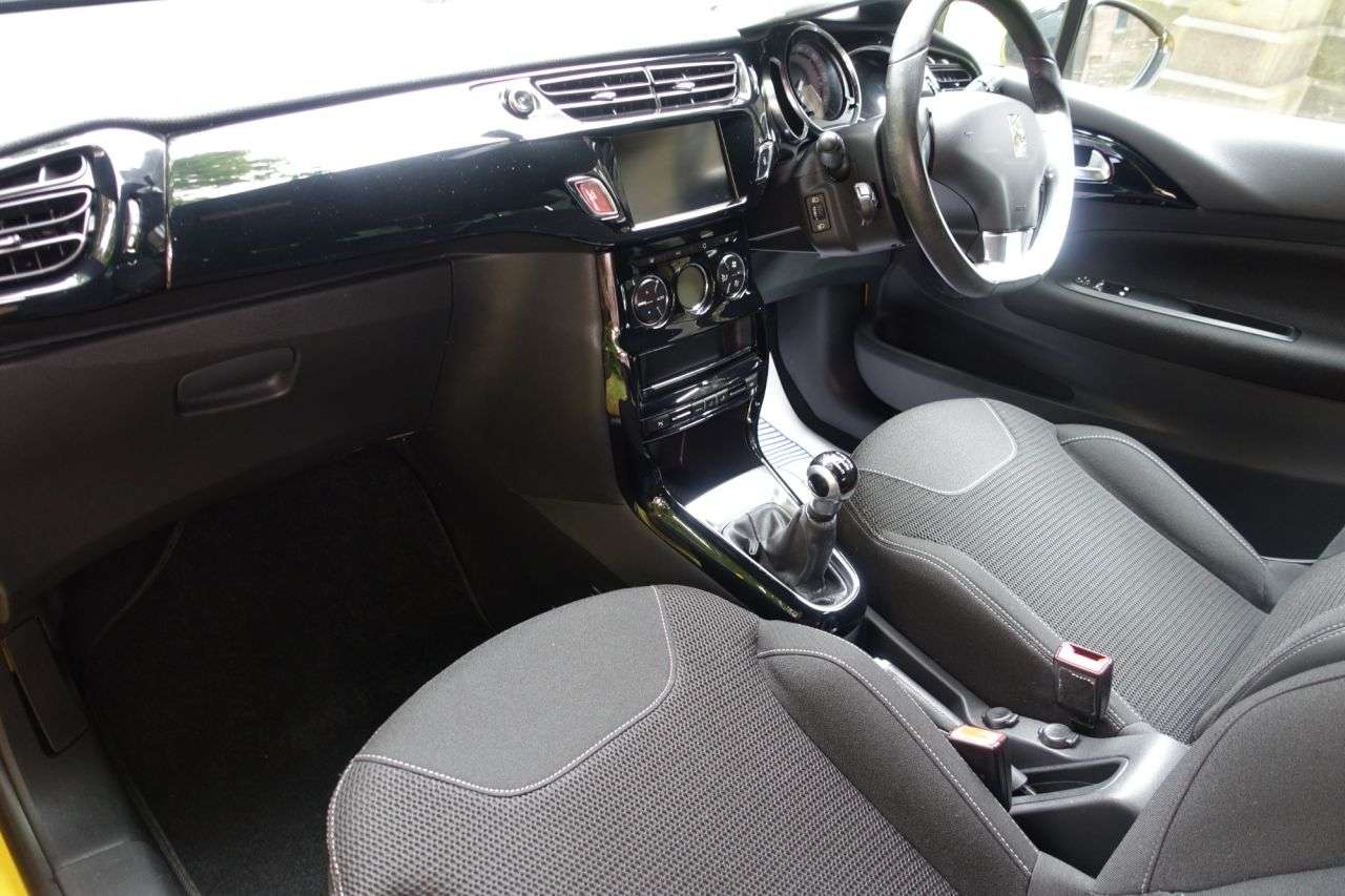 A 2015 DS AUTOMOBILES DS 3 1.6 BlueHDi DStyle Nav Hatchback 3dr Diesel Manual Euro 6 (s/s) (100 ps) Ca A 2015 DS AUTOMOBILES DS 3 1.6 BlueHDi DStyle Nav Hatchback 3dr Diesel Manual Euro 6 (s/s) (100 ps) Ca