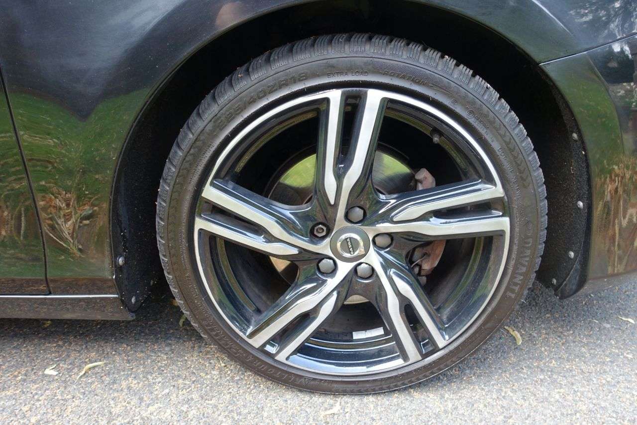 2017 VOLVO V40 2017 VOLVO V40
