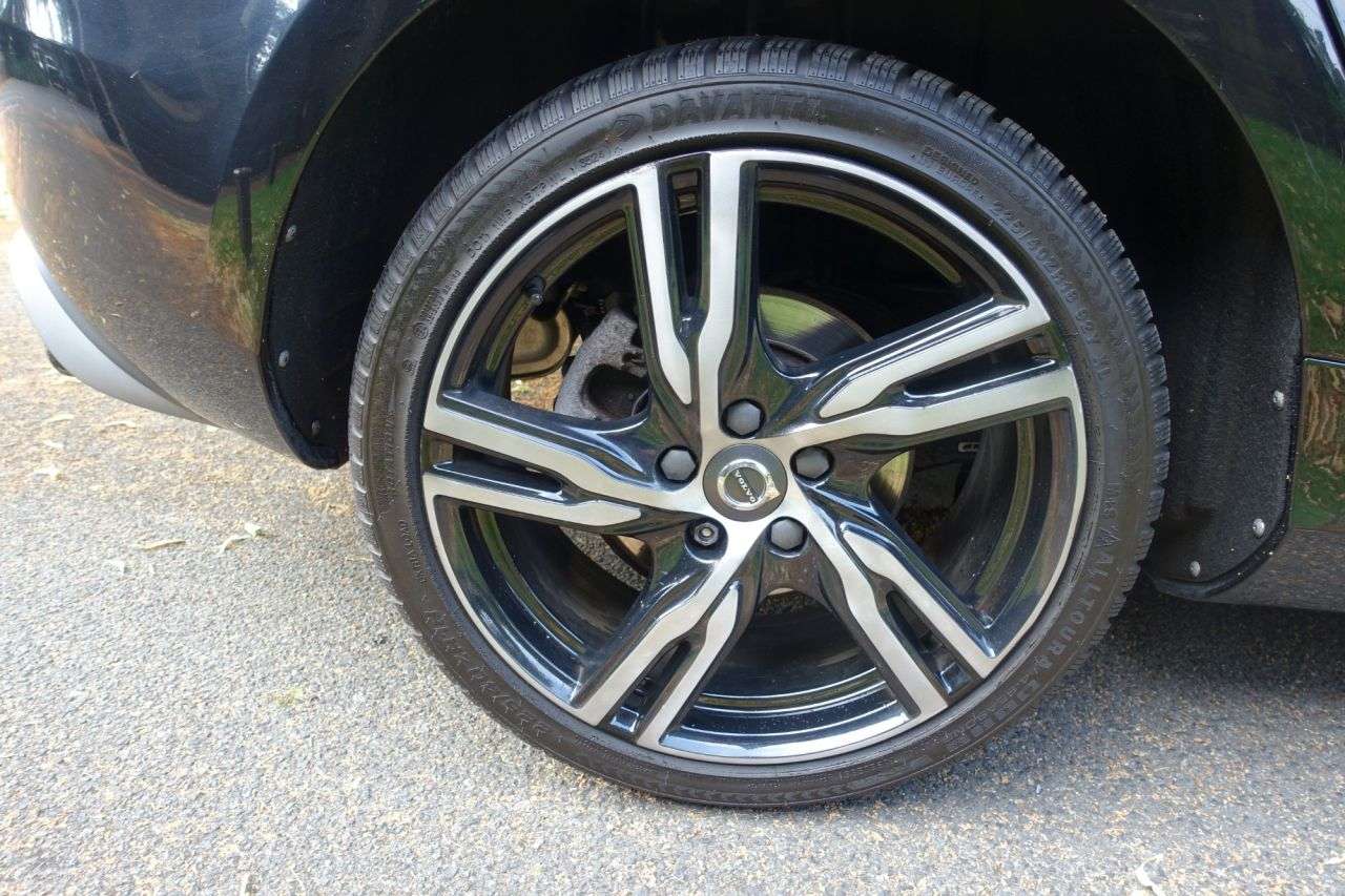 2017 VOLVO V40 2017 VOLVO V40