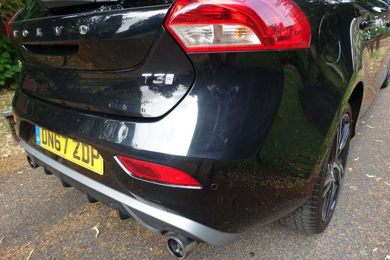 2017 VOLVO V40 2017 VOLVO V40