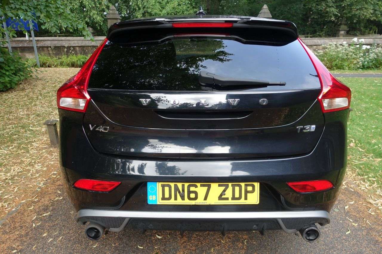 2017 VOLVO V40 2017 VOLVO V40