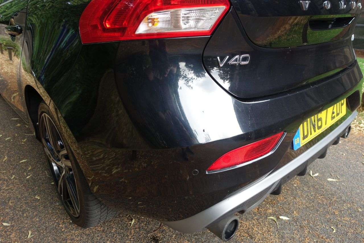 2017 VOLVO V40 2017 VOLVO V40