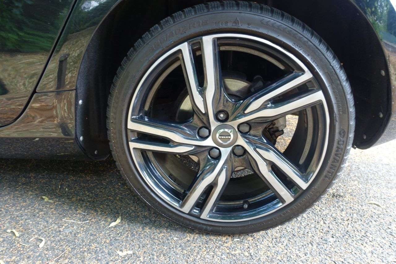 2017 VOLVO V40 2017 VOLVO V40