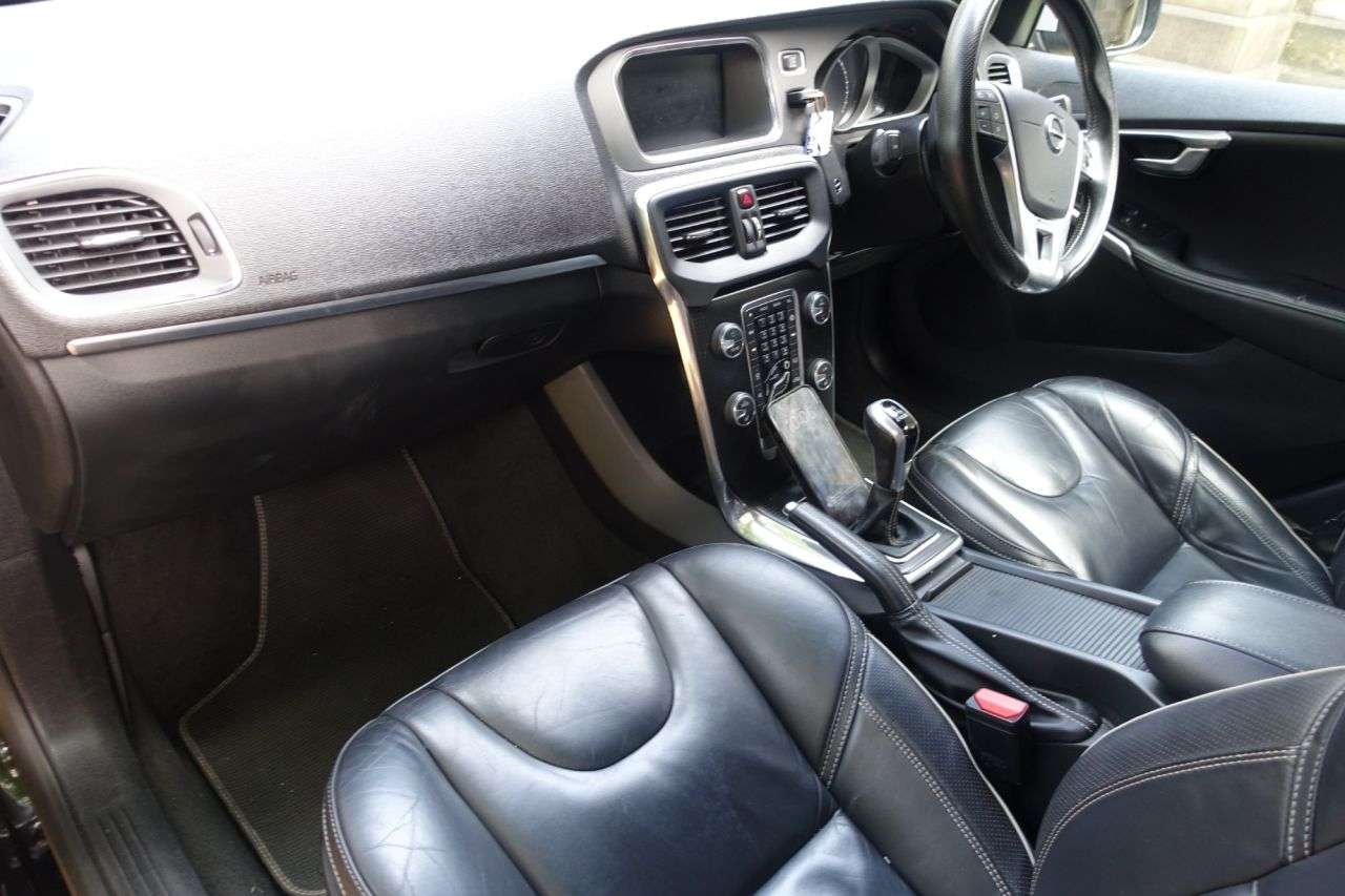 A 2017 VOLVO V40 2.0 T3 R-Design Pro Hatchback 5dr Petrol Manual Euro 6 (s/s) (152 ps) Only A 2017 VOLVO V40 2.0 T3 R-Design Pro Hatchback 5dr Petrol Manual Euro 6 (s/s) (152 ps) Only