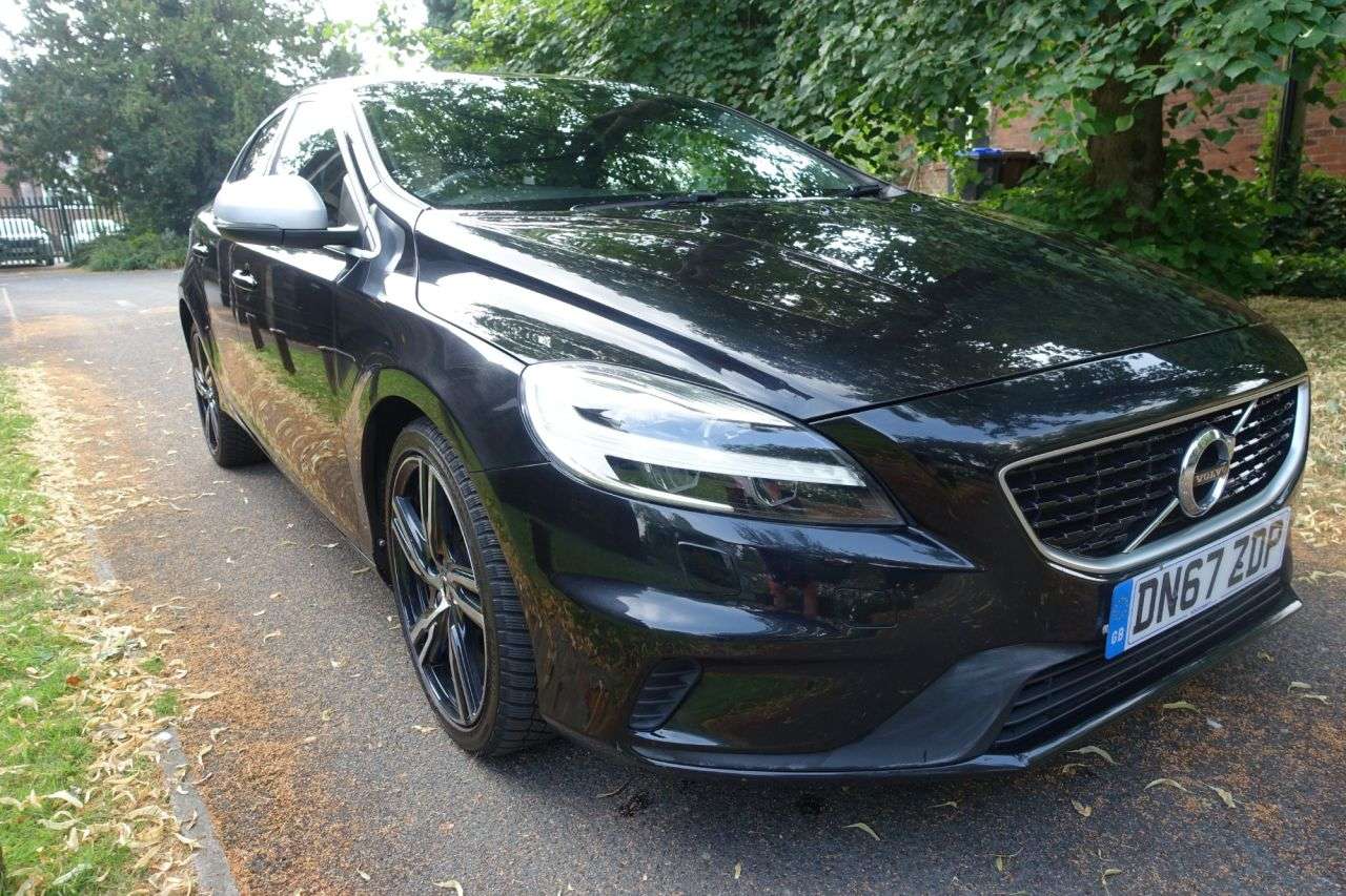 2017 VOLVO V40 2017 VOLVO V40