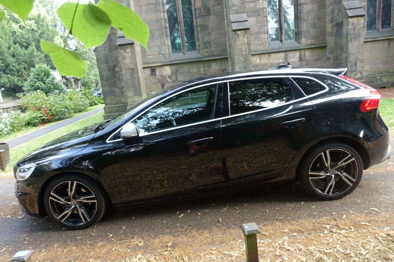 2017 VOLVO V40 2017 VOLVO V40
