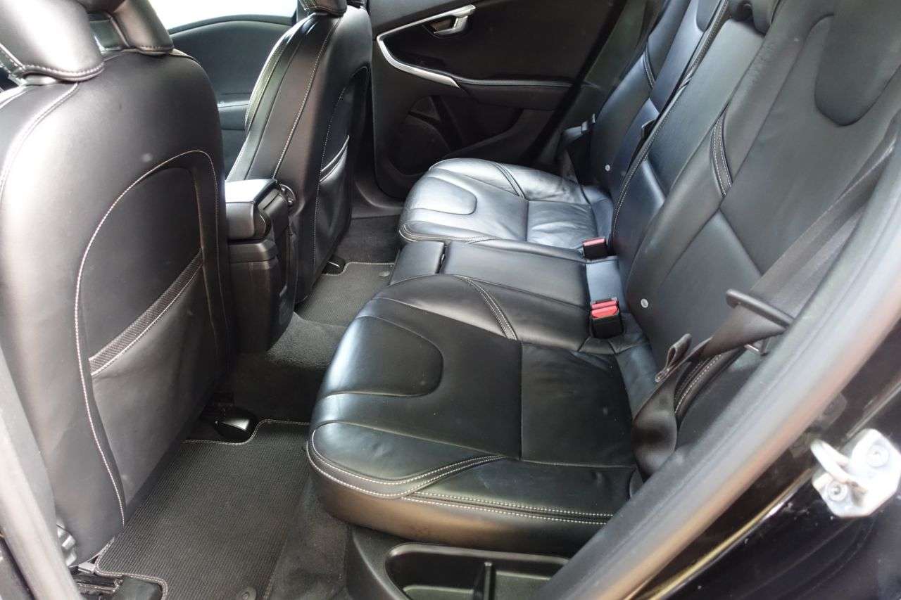 2017 VOLVO V40 2017 VOLVO V40