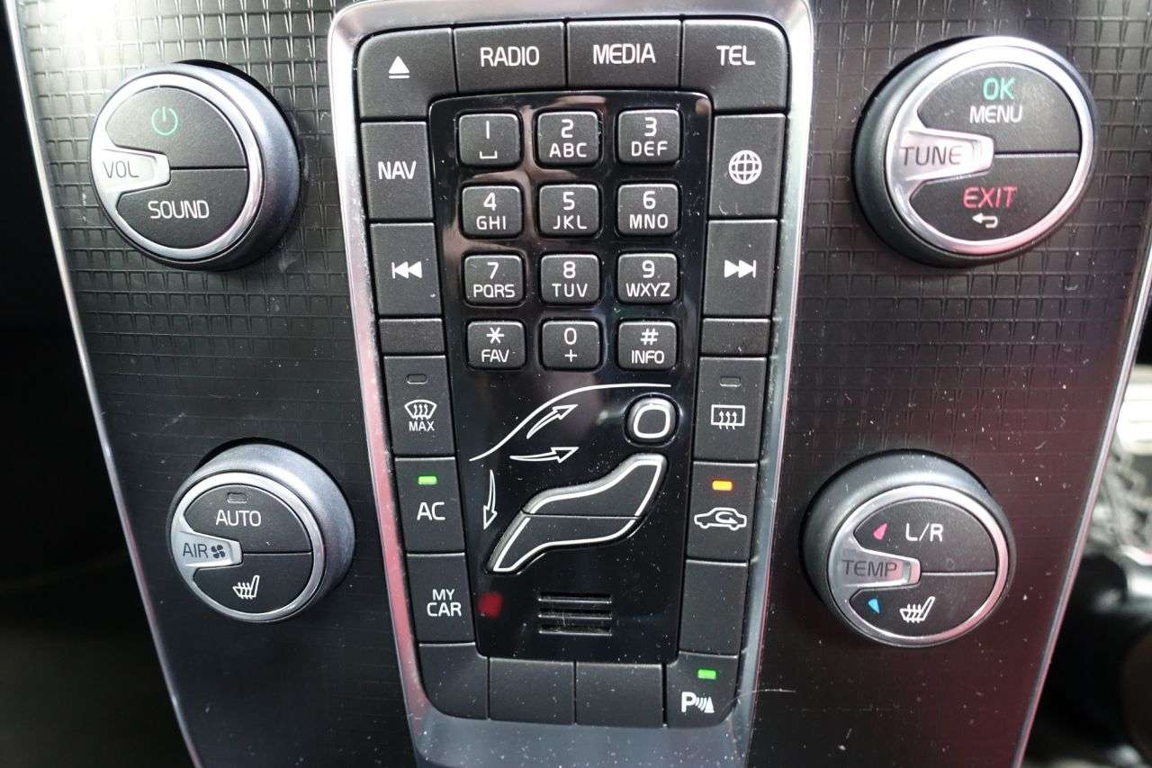 2017 VOLVO V40 2017 VOLVO V40