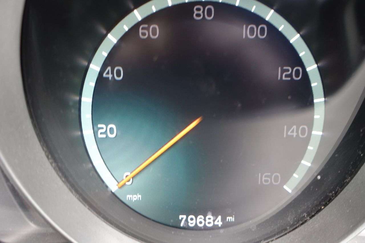 2017 VOLVO V40 2017 VOLVO V40