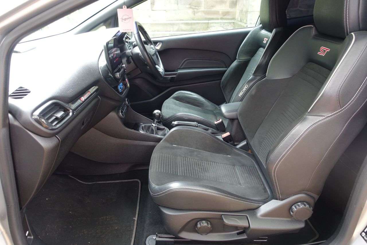 A 2018 FORD FIESTA 1.5T EcoBoost ST-3 Hatchback 3dr Petrol Manual Euro 6 (200 ps) A 2018 FORD FIESTA 1.5T EcoBoost ST-3 Hatchback 3dr Petrol Manual Euro 6 (200 ps)