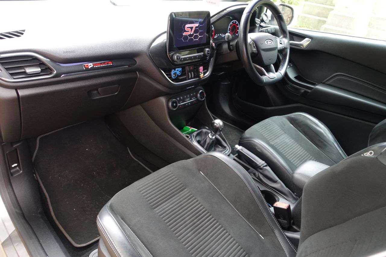 A 2018 FORD FIESTA 1.5T EcoBoost ST-3 Hatchback 3dr Petrol Manual Euro 6 (200 ps) A 2018 FORD FIESTA 1.5T EcoBoost ST-3 Hatchback 3dr Petrol Manual Euro 6 (200 ps)