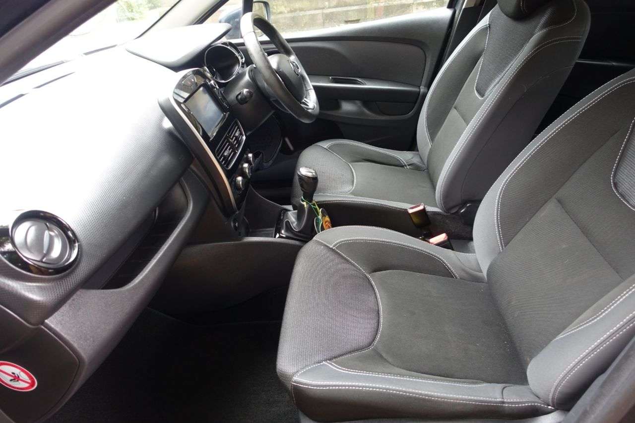 A 2017 RENAULT CLIO 1.2 16V Dynamique Nav Hatchback 5dr Petrol Manual Euro 6 (75 ps) Just Had S A 2017 RENAULT CLIO 1.2 16V Dynamique Nav Hatchback 5dr Petrol Manual Euro 6 (75 ps) Just Had S