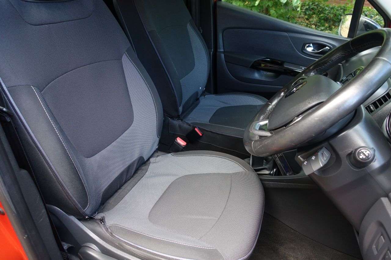 A 2016 RENAULT CAPTUR 1.5 dCi Dynamique Nav SUV 5dr Diesel Manual Euro 6 (110 ps) Only 2 Owners F A 2016 RENAULT CAPTUR 1.5 dCi Dynamique Nav SUV 5dr Diesel Manual Euro 6 (110 ps) Only 2 Owners F