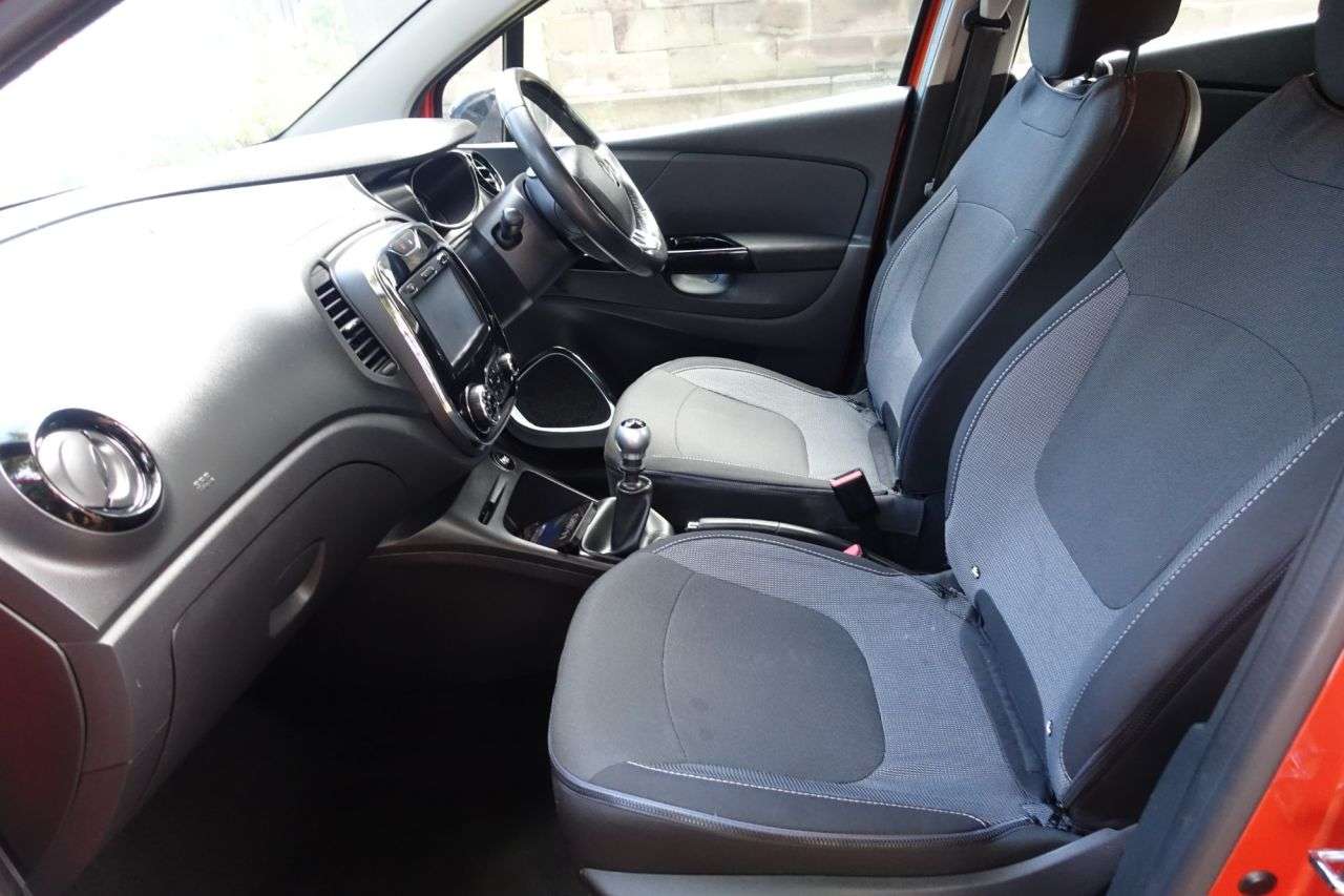 A 2016 RENAULT CAPTUR 1.5 dCi Dynamique Nav SUV 5dr Diesel Manual Euro 6 (110 ps) Only 2 Owners F A 2016 RENAULT CAPTUR 1.5 dCi Dynamique Nav SUV 5dr Diesel Manual Euro 6 (110 ps) Only 2 Owners F