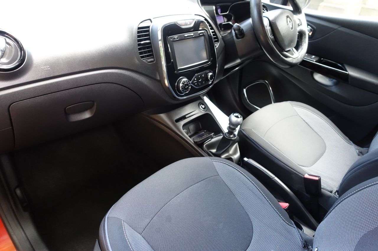 A 2016 RENAULT CAPTUR 1.5 dCi Dynamique Nav SUV 5dr Diesel Manual Euro 6 (110 ps) Only 2 Owners F A 2016 RENAULT CAPTUR 1.5 dCi Dynamique Nav SUV 5dr Diesel Manual Euro 6 (110 ps) Only 2 Owners F