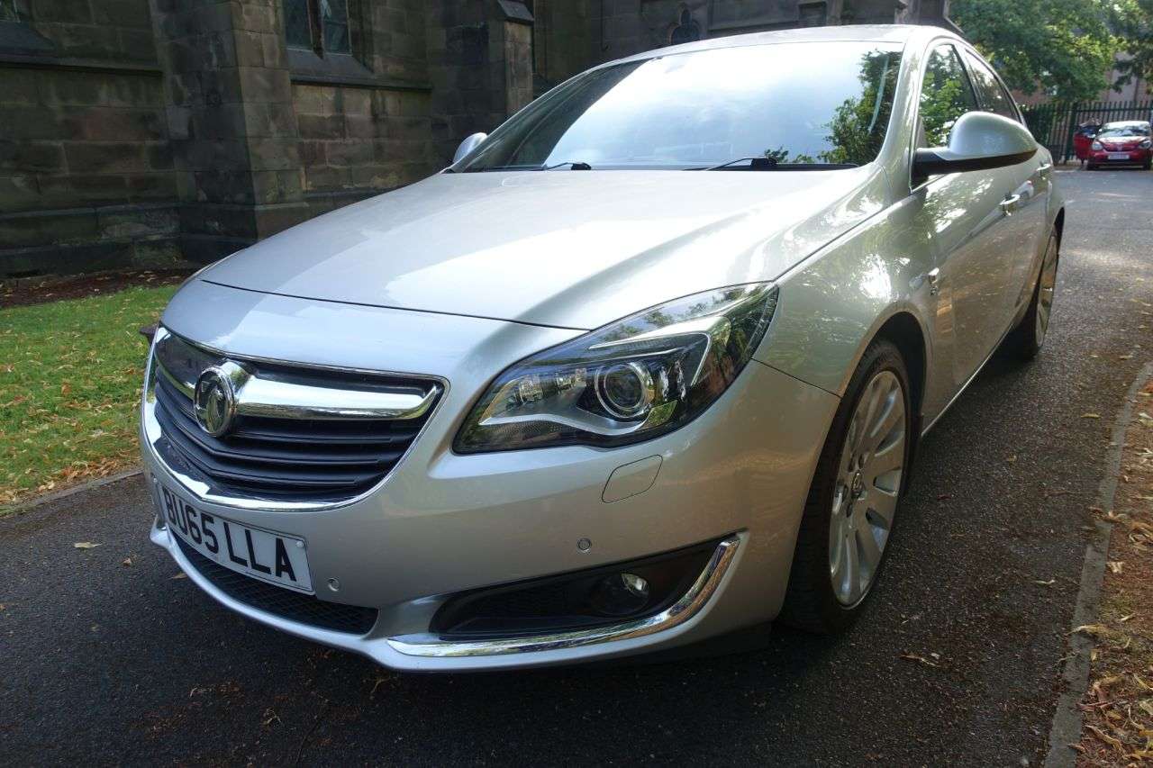 A 2015 VAUXHALL INSIGNIA 2.0 CDTi ecoFLEX Elite Nav Hatchback 5dr Diesel Manual Euro 6 (s/s) (170 ps A 2015 VAUXHALL INSIGNIA 2.0 CDTi ecoFLEX Elite Nav Hatchback 5dr Diesel Manual Euro 6 (s/s) (170 ps