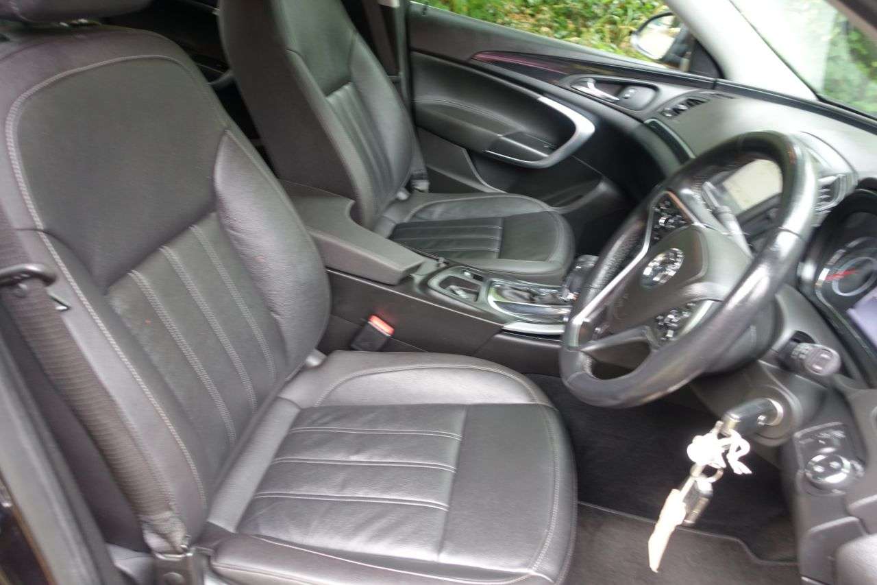 A 2015 VAUXHALL INSIGNIA 2.0 CDTi Elite Nav Hatchback 5dr Diesel Auto Euro 6 (170 ps) Cambelt Replac A 2015 VAUXHALL INSIGNIA 2.0 CDTi Elite Nav Hatchback 5dr Diesel Auto Euro 6 (170 ps) Cambelt Replac