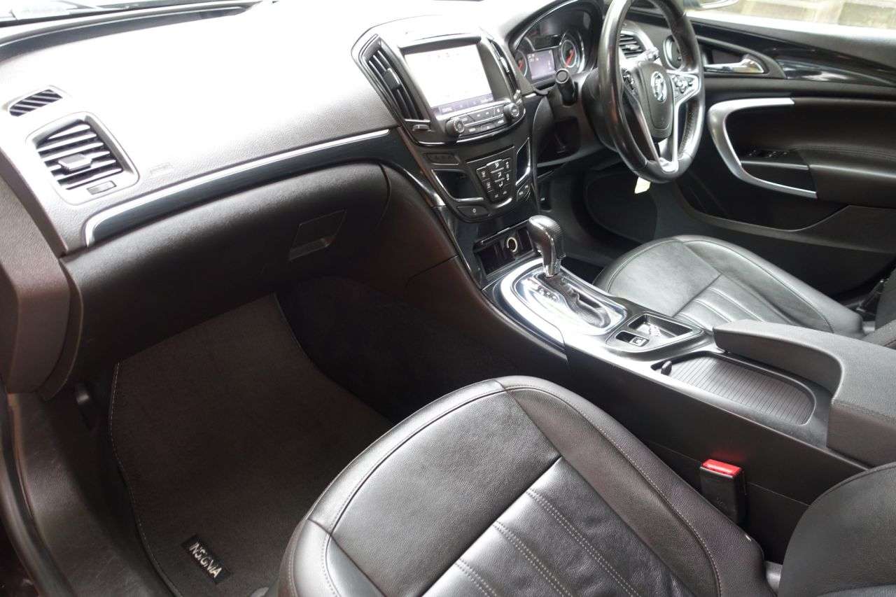 A 2015 VAUXHALL INSIGNIA 2.0 CDTi Elite Nav Hatchback 5dr Diesel Auto Euro 6 (170 ps) Cambelt Replac A 2015 VAUXHALL INSIGNIA 2.0 CDTi Elite Nav Hatchback 5dr Diesel Auto Euro 6 (170 ps) Cambelt Replac
