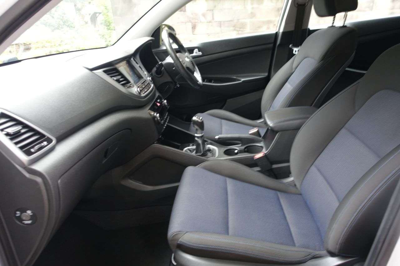A 2018 HYUNDAI TUCSON GDI SE NAV BLUE DRIVE A 2018 HYUNDAI TUCSON GDI SE NAV BLUE DRIVE