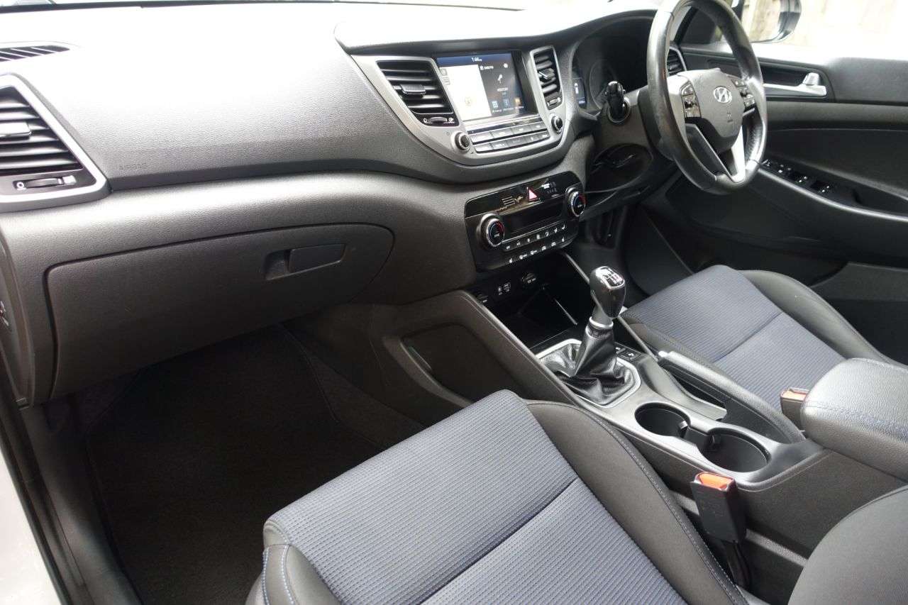 A 2018 HYUNDAI TUCSON GDI SE NAV BLUE DRIVE A 2018 HYUNDAI TUCSON GDI SE NAV BLUE DRIVE