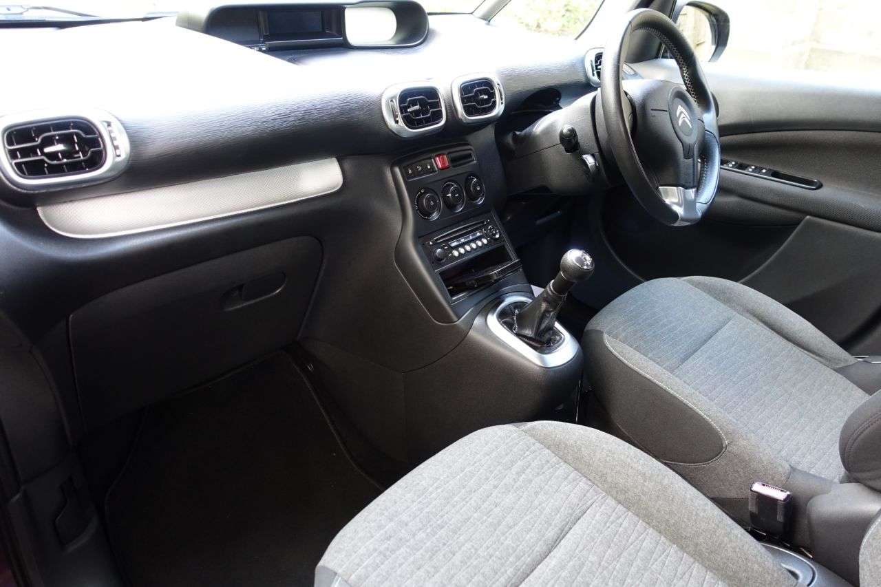 A 2015 CITROEN C3 PICASSO 1.6 BlueHDi Edition MPV 5dr Diesel Manual Euro 6 (100 ps) Only 2 Owners Fro A 2015 CITROEN C3 PICASSO 1.6 BlueHDi Edition MPV 5dr Diesel Manual Euro 6 (100 ps) Only 2 Owners Fro