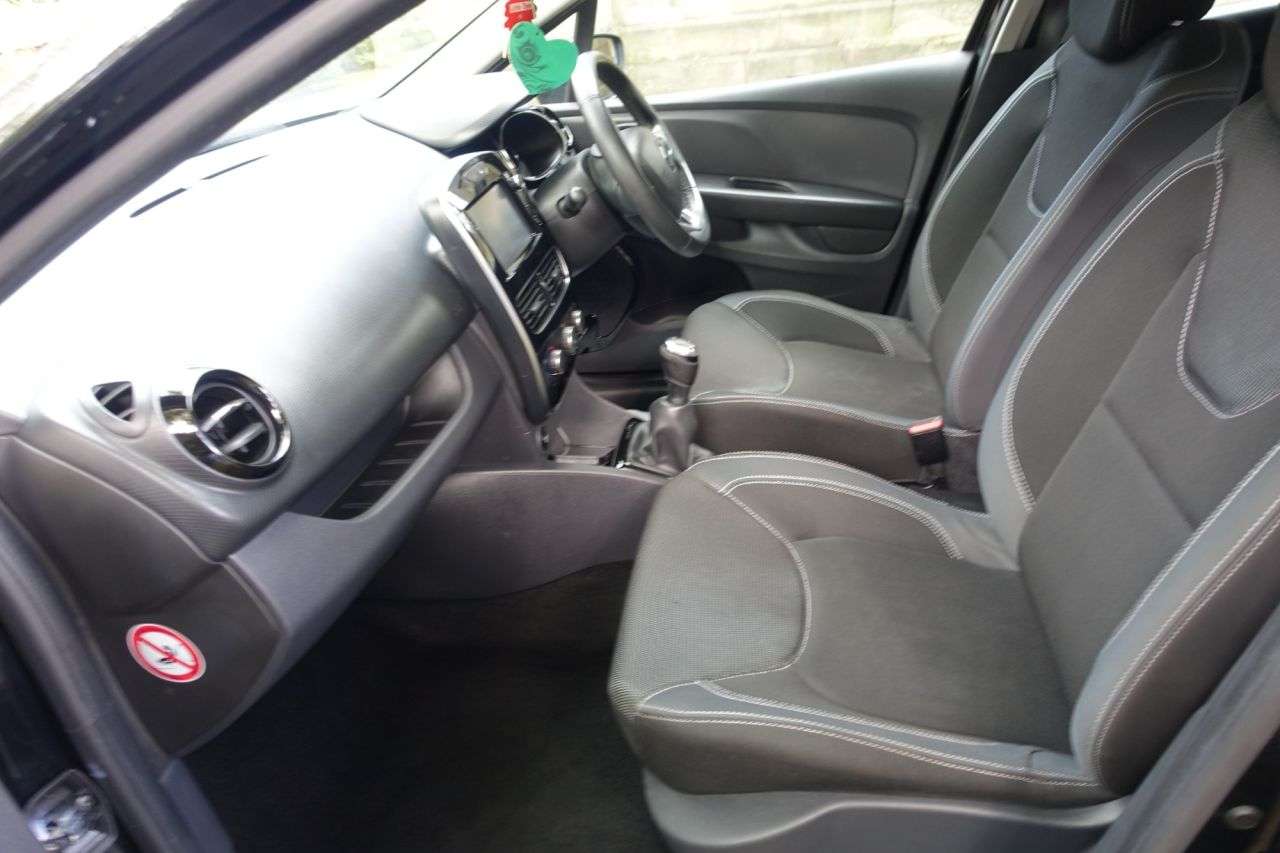 A 2017 RENAULT CLIO 1.2 16V Dynamique Nav Hatchback 5dr Petrol Manual Euro 6 (75 ps) Cambelt , A 2017 RENAULT CLIO 1.2 16V Dynamique Nav Hatchback 5dr Petrol Manual Euro 6 (75 ps) Cambelt ,