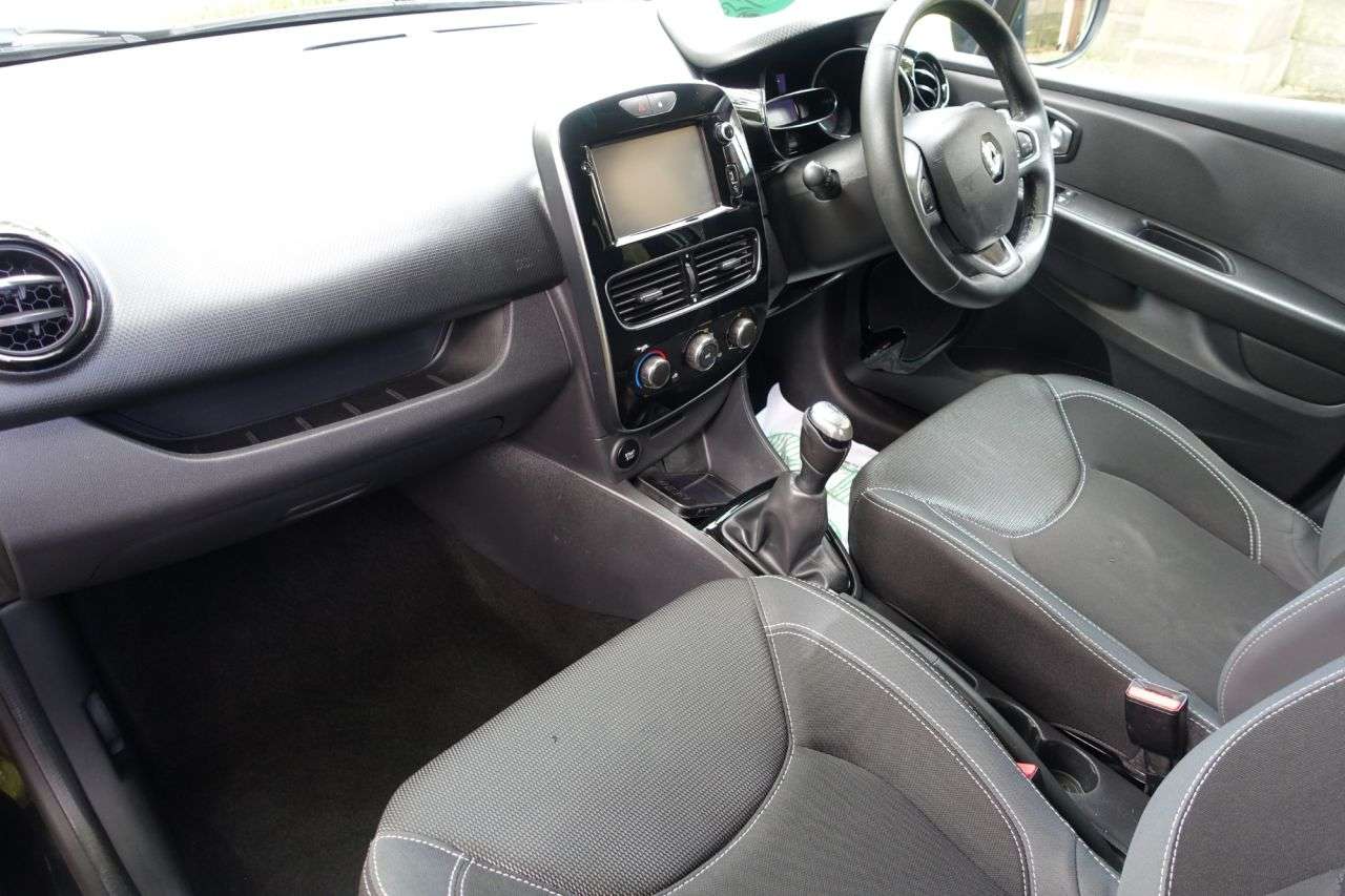 A 2017 RENAULT CLIO 1.2 16V Dynamique Nav Hatchback 5dr Petrol Manual Euro 6 (75 ps) Cambelt , A 2017 RENAULT CLIO 1.2 16V Dynamique Nav Hatchback 5dr Petrol Manual Euro 6 (75 ps) Cambelt ,