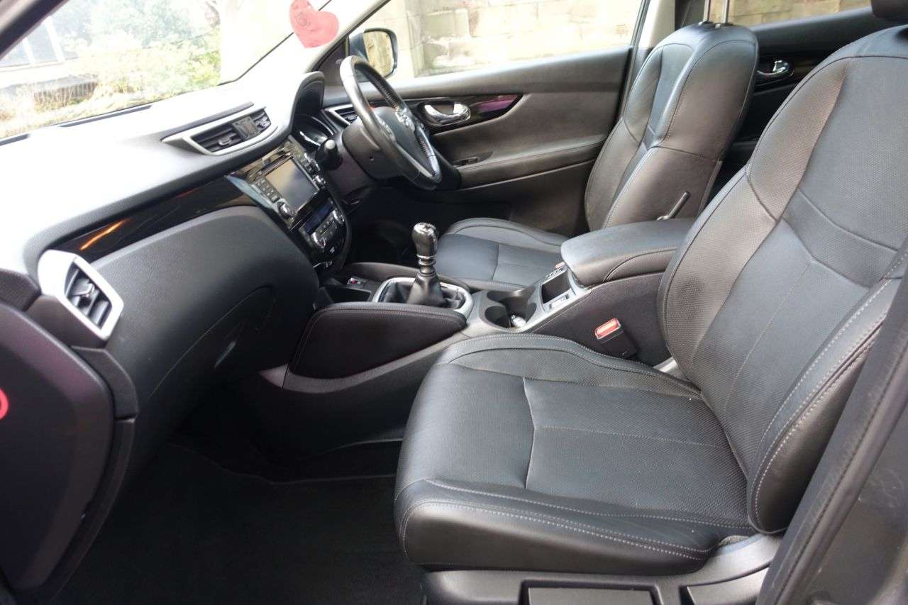 A 2015 NISSAN QASHQAI 1.5 dCi Tekna SUV 5dr Diesel Manual 2WD Euro 6 (s/s) (110 ps) Cambelt , Wat A 2015 NISSAN QASHQAI 1.5 dCi Tekna SUV 5dr Diesel Manual 2WD Euro 6 (s/s) (110 ps) Cambelt , Wat