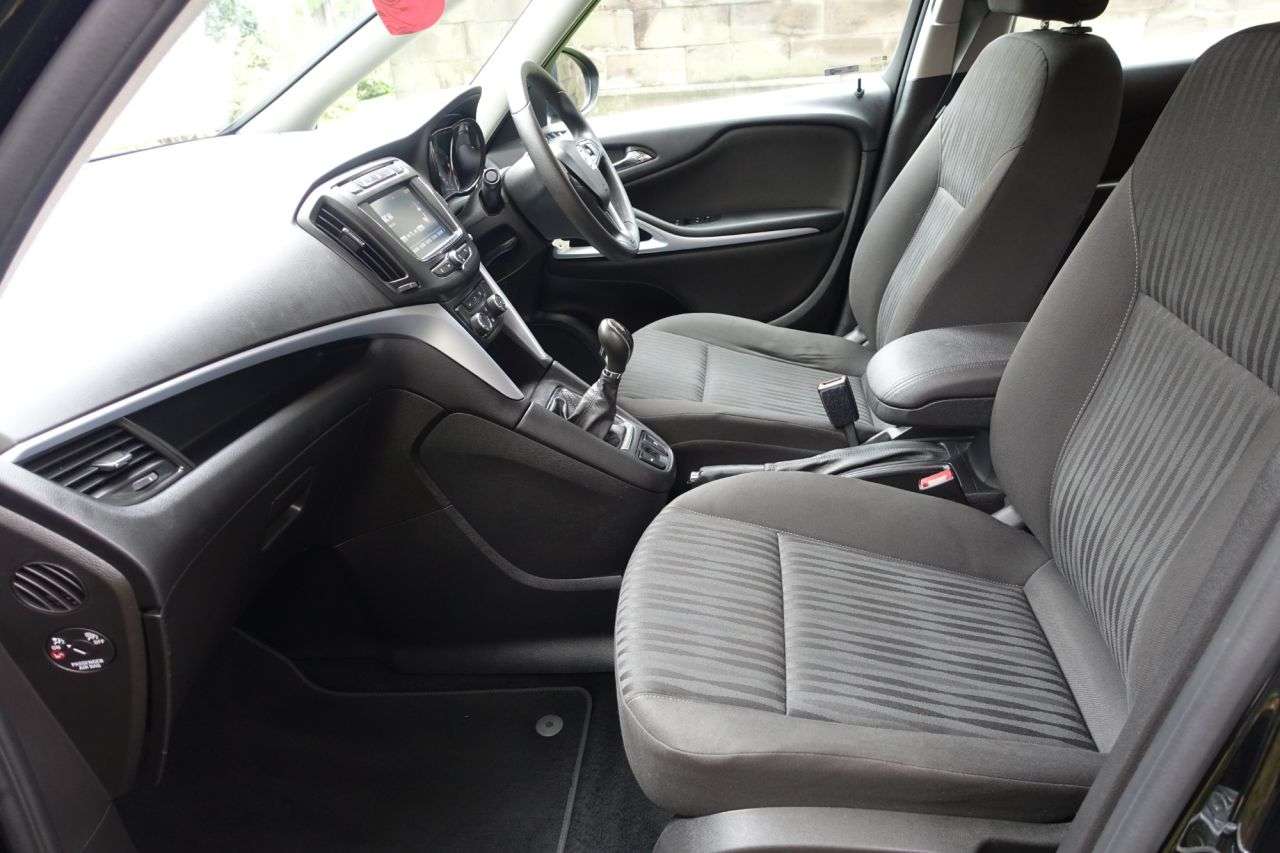 A 2017 VAUXHALL ZAFIRA TOURER 1.4i Turbo Design MPV 5dr Petrol Manual Euro 6 (140 ps) Just Had Service A 2017 VAUXHALL ZAFIRA TOURER 1.4i Turbo Design MPV 5dr Petrol Manual Euro 6 (140 ps) Just Had Service